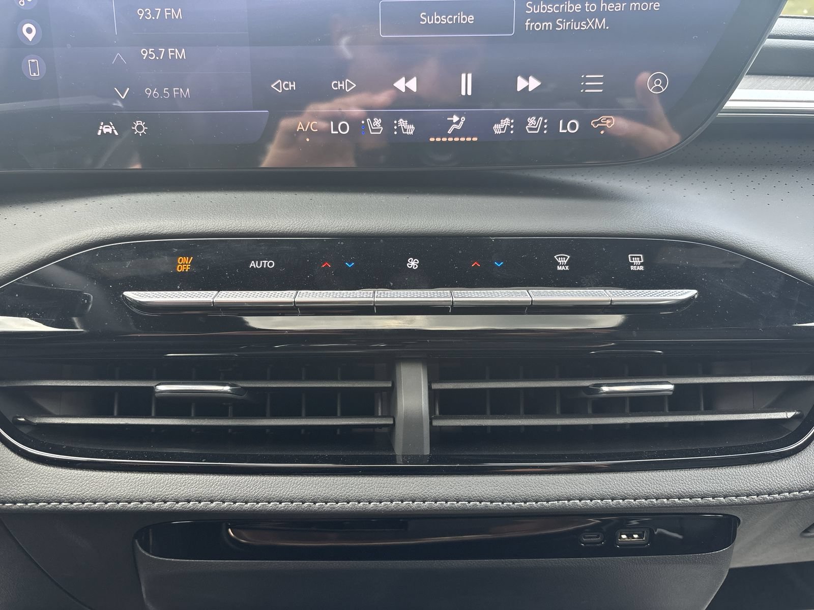 Used 2026 Buick Enclave Avenir w/ Super Cruise Package FWD image 21