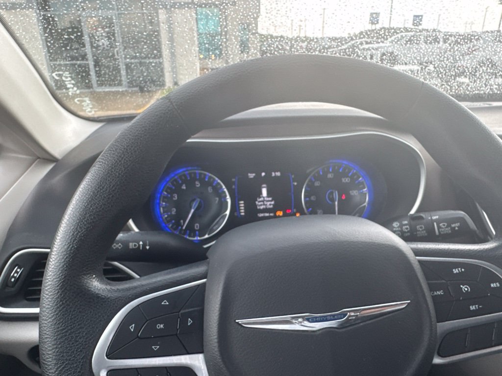 Used 2021 Chrysler Voyager Lxi FWD image 18
