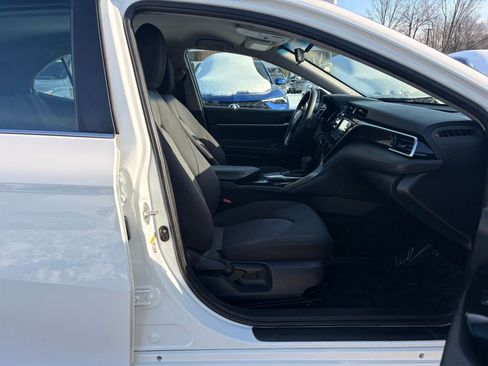 Used 2018 Toyota Camry LE image 25