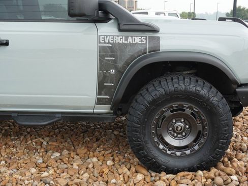 Used 2023 Ford Bronco Everglades AWD/4WD image 9