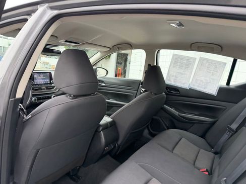 Used 2024 Nissan Altima 2.5 SV image 17