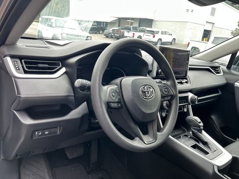 Used 2023 Toyota RAV4 XLE image 9