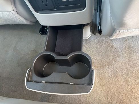 Used 2023 GMC Acadia SLT image 37