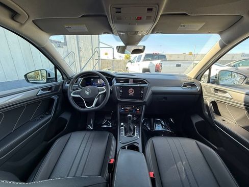 Used 2023 Volkswagen Tiguan SE FWD image 14
