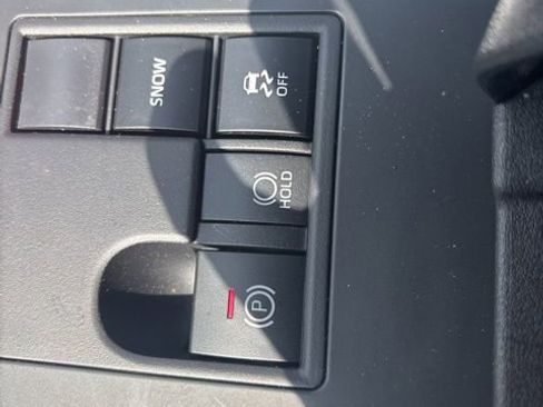 Used 2023 Toyota Highlander XLE image 15