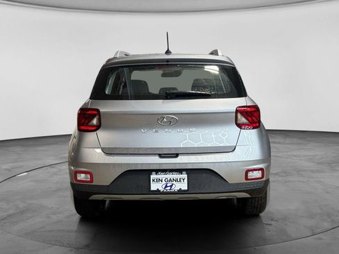 Used 2023 Hyundai Venue SEL image 5