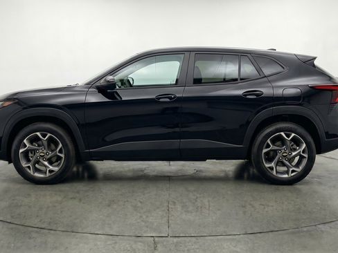 Used 2025 Chevrolet Trax LT FWD image 5