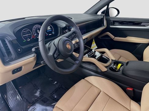 Certified 2026 Porsche Cayenne AWD/4WD image 4