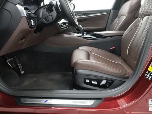 Used 2022 BMW M550i xDrive w/ Executive Package AWD/4WD image 31