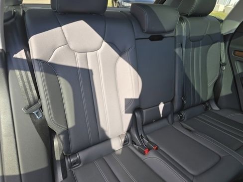 Used 2023 Audi Q5 2.0T Prestige w/ Prestige Package image 37