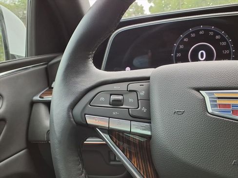 Used 2024 Cadillac Escalade ESV Luxury RWD image 29