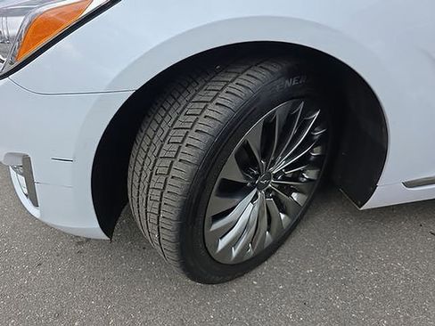 Used 2017 Genesis G90 3.3T Premium image 36