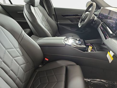 New 2026 BMW 530i xDrive w/ M Sport Package AWD/4WD image 9