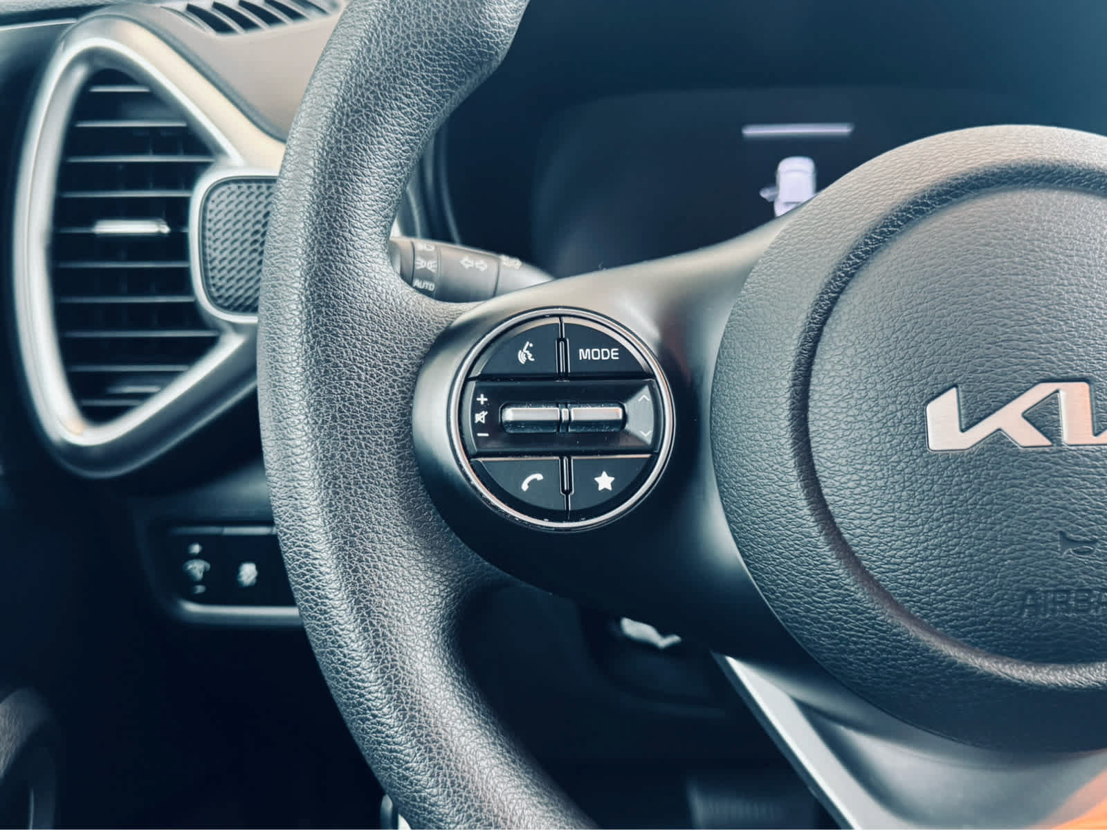 Used 2023 Kia Soul LX w/ LX Technology Package FWD image 19