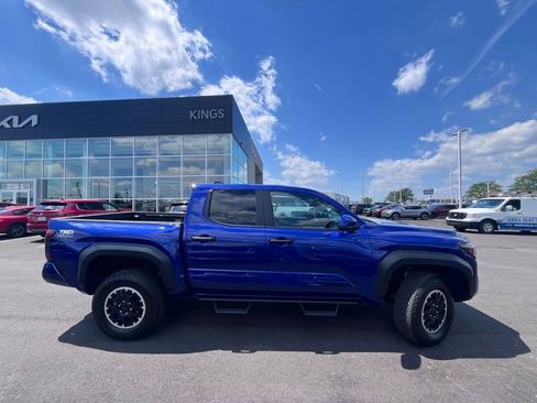 Used 2025 Toyota Tacoma TRD Off-Road AWD/4WD image 2