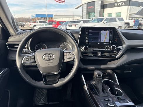 Used 2021 Toyota Highlander Limited image 20