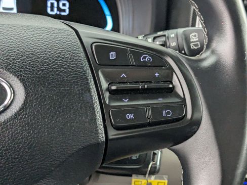 Certified 2023 Hyundai Venue SEL image 20