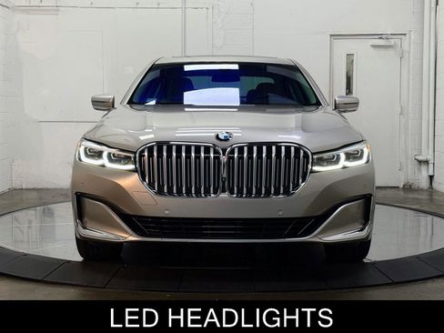 Used 2021 BMW 750i xDrive image 3