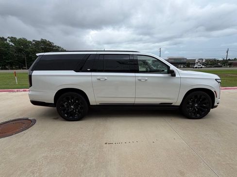 Used 2025 Cadillac Escalade ESV Sport Platinum w/ LPO, ONYX Package AWD/4WD image 6