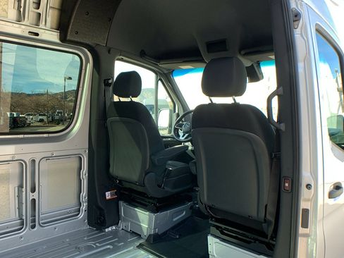 Used 2022 Mercedes-Benz Sprinter 2500 image 24