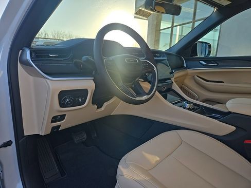 New 2026 Jeep Grand Cherokee Limited AWD/4WD image 36