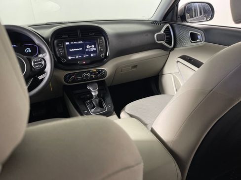 Used 2023 Kia Soul LX w/ LX Technology Package FWD image 18