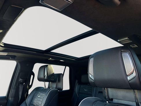 Certified 2022 Cadillac Escalade Premium Luxury Platinum image 8