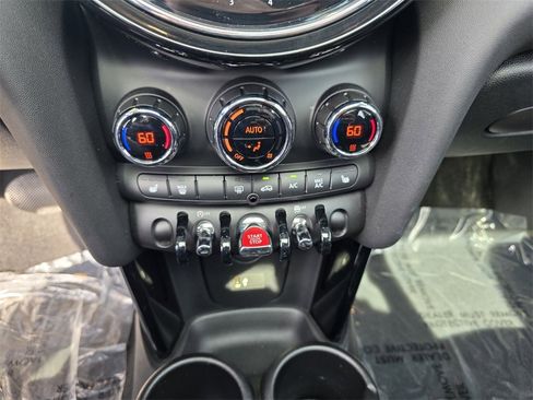 Used 2023 MINI Cooper 4-Door Hardtop image 25