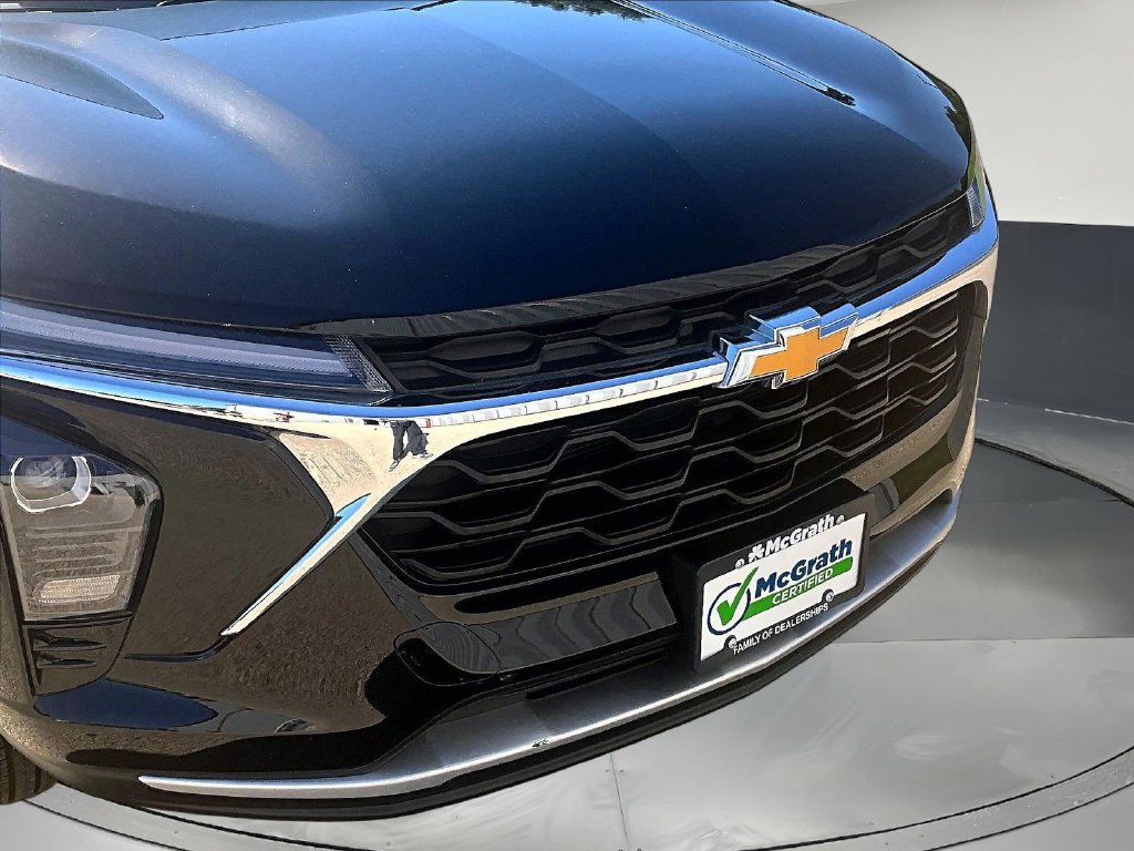 Used 2025 Chevrolet Trax LT w/ Driver Confidence Package FWD image 32