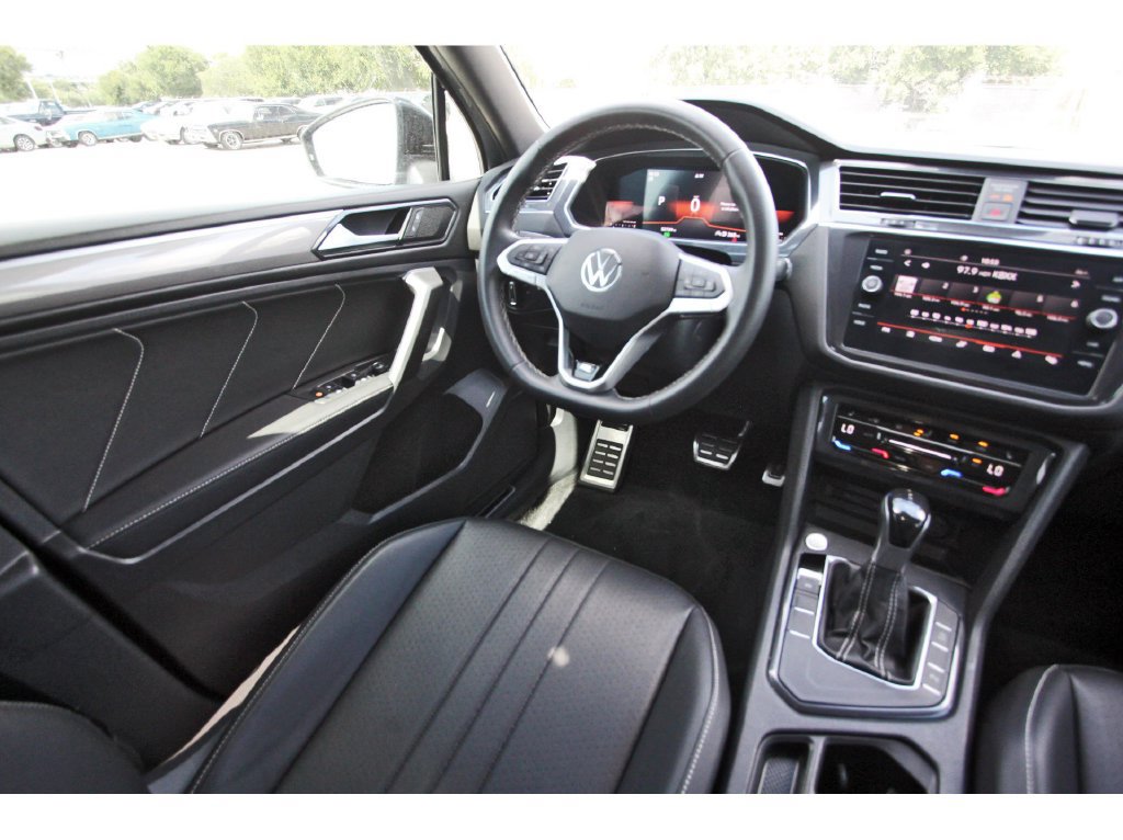Used 2023 Volkswagen Tiguan SE R-Line FWD image 11