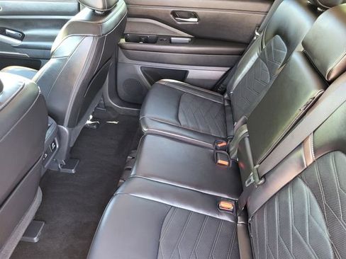 Certified 2024 Nissan Pathfinder Platinum w/ Black Appearance Package image 21