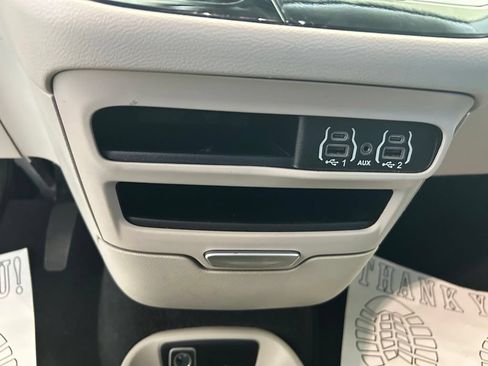 Used 2024 Chrysler Pacifica Touring-L FWD image 47