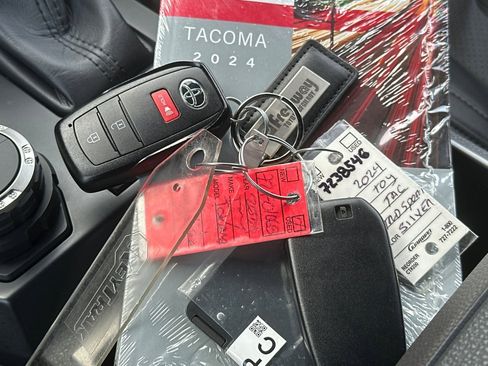 Used 2024 Toyota Tacoma TRD Off-Road image 11
