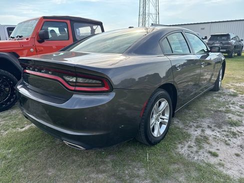Used 2022 Dodge Charger SXT w/ Leather Interior Group RWD image 4
