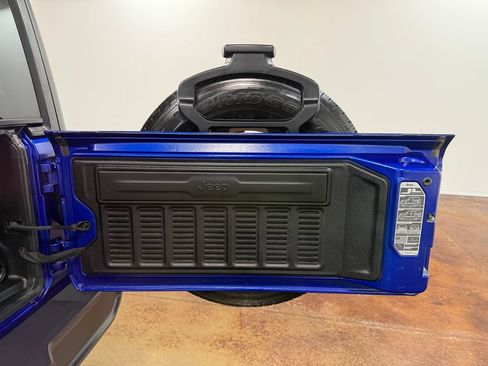 Used 2018 Jeep Wrangler Unlimited Sahara AWD/4WD image 71
