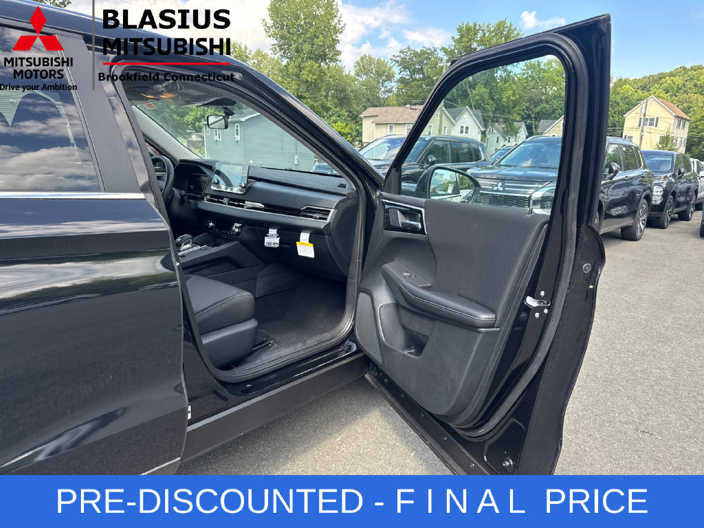 Used 2025 Mitsubishi Outlander ES AWD/4WD image 27