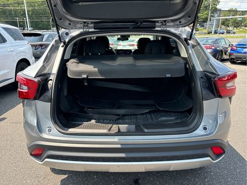 Certified 2025 Chevrolet Trax LT w/ LT Convenience Package FWD image 28