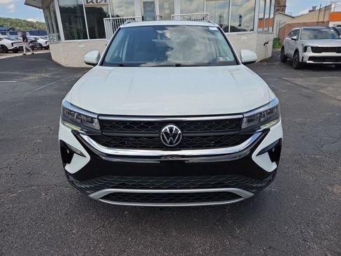 Used 2022 Volkswagen Taos SE AWD/4WD image 2