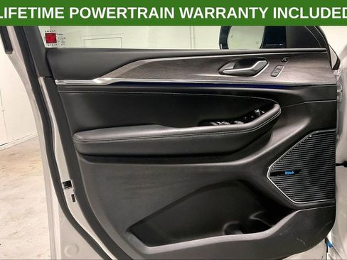 Used 2024 Jeep Grand Cherokee Overland w/ Luxury Tech Group IV AWD/4WD image 22