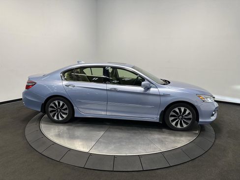 Used 2017 Honda Accord Touring image 8