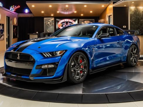 Used 2020 Ford Mustang Shelby GT500 w/ Carbon Fiber Track Pack RWD image 1