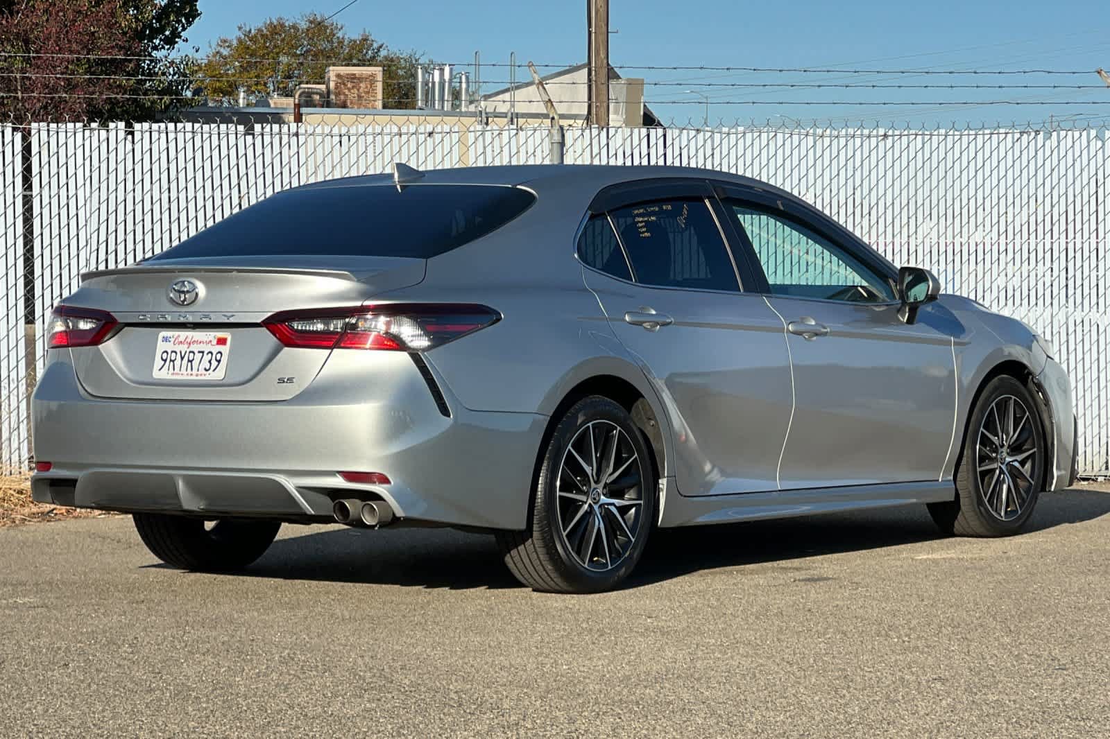 Used 2021 Toyota Camry SE FWD image 3