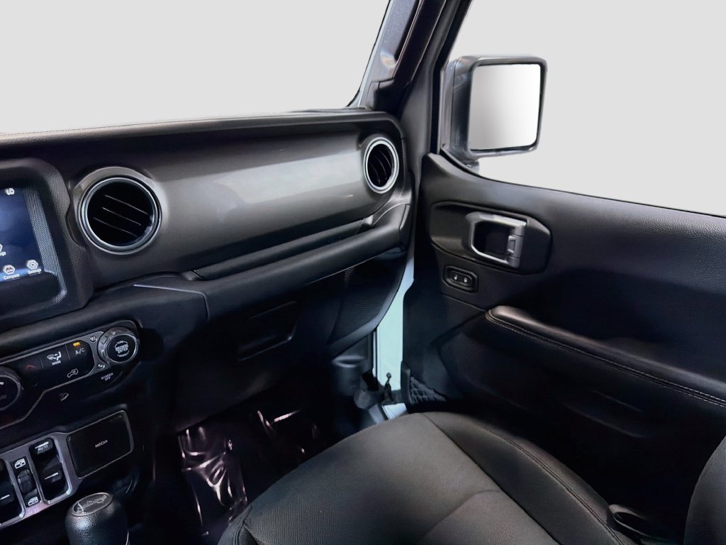 Used 2018 Jeep Wrangler Unlimited Sahara AWD/4WD image 22
