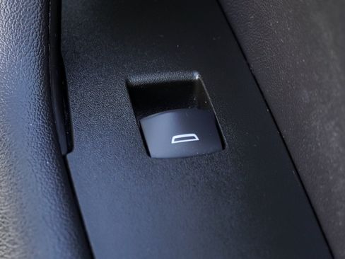 Used 2023 Chevrolet Blazer LT FWD image 30