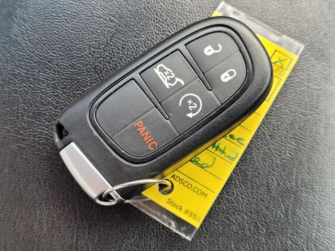 Used 2021 Jeep Cherokee High Altitude AWD/4WD image 11