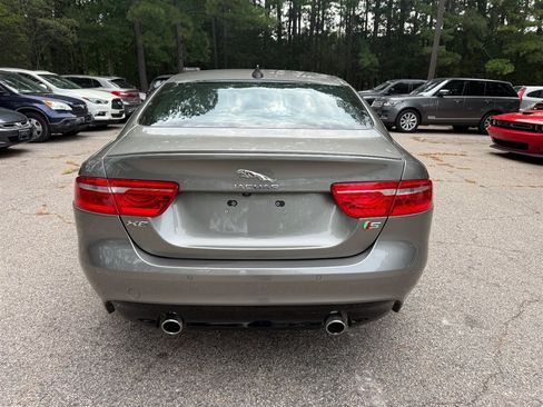 Used 2019 Jaguar XE S RWD image 6