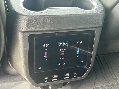 Used 2025 GMC Yukon Denali Ultimate AWD/4WD image 22