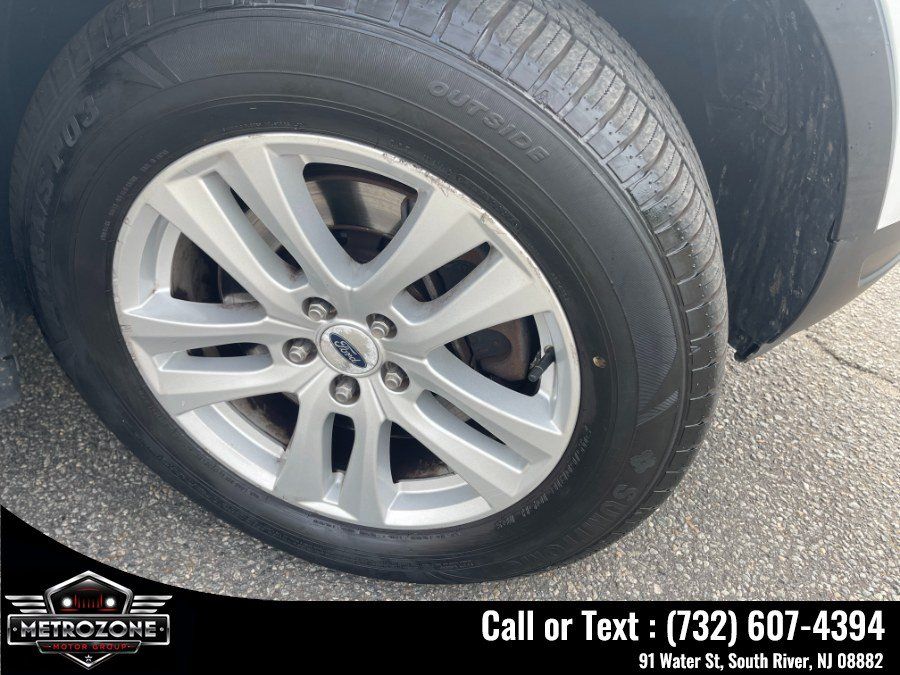 Used 2018 Ford Explorer XLT w/ Equipment Group 202A AWD/4WD image 38