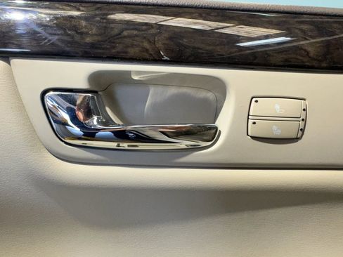 Used 2011 Cadillac DTS Luxury FWD image 25
