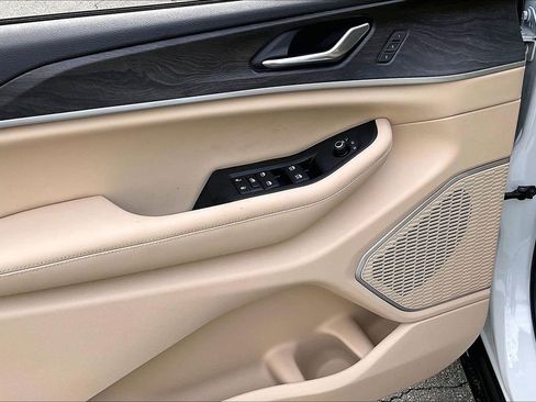 New 2026 Jeep Grand Cherokee L Limited image 30